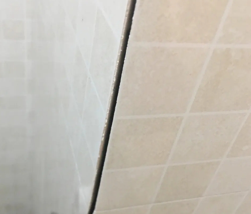 辰溪瓷砖空鼓维修公司分享阳台瓷砖脱落的修复过程可以分为以下几个步骤