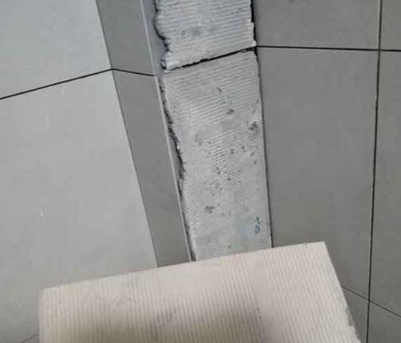 辰溪瓷砖空鼓维修公司分享下厨房瓷砖脱落的补救措施。